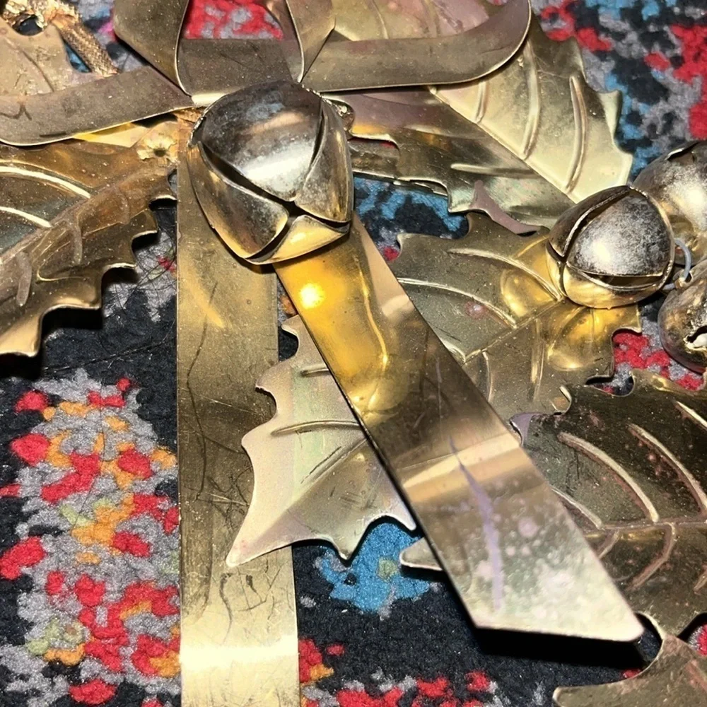 Gold Holly Leaves and Jingle Bells Wreath 11